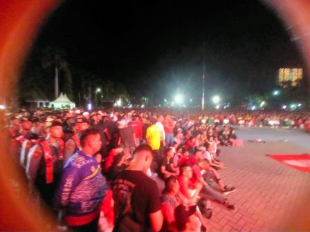 Nobar di Halaman Pemda, Ada Penonton Bawa Spring Bed di Kasih Hadiah&nbsp;Sepeda