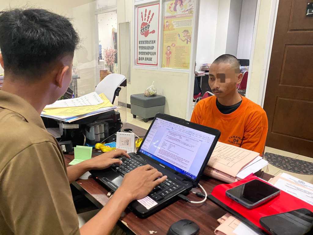 Unit PPA Satreskrim Polres Gresik Berlayar ke Pulau Bawean Tangkap Dua Pelaku&nbsp;Pencabulan