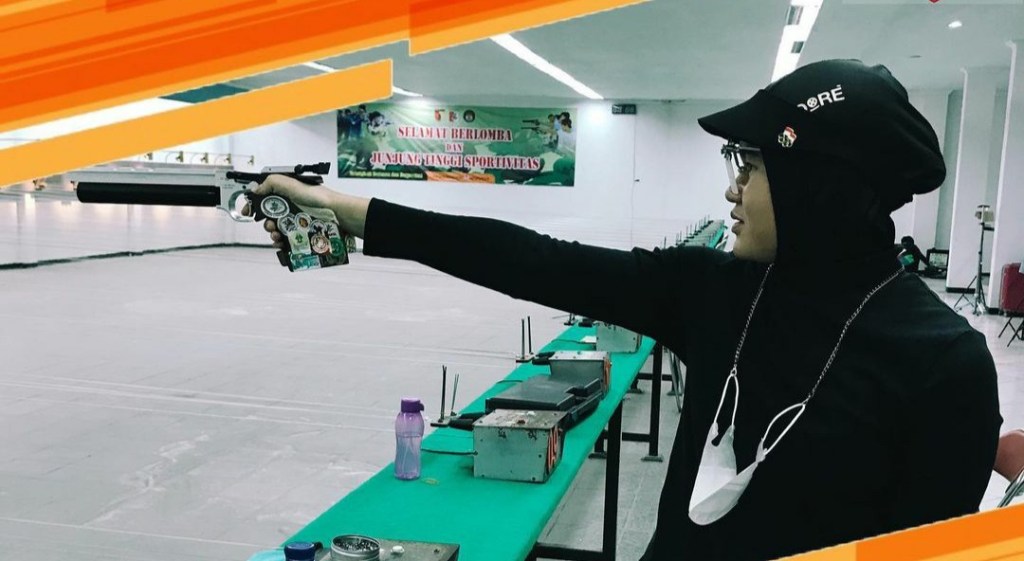 Berprestasi, inilah Bripda Mirabell Polwan Polres Gresik Jago&nbsp;Tembak