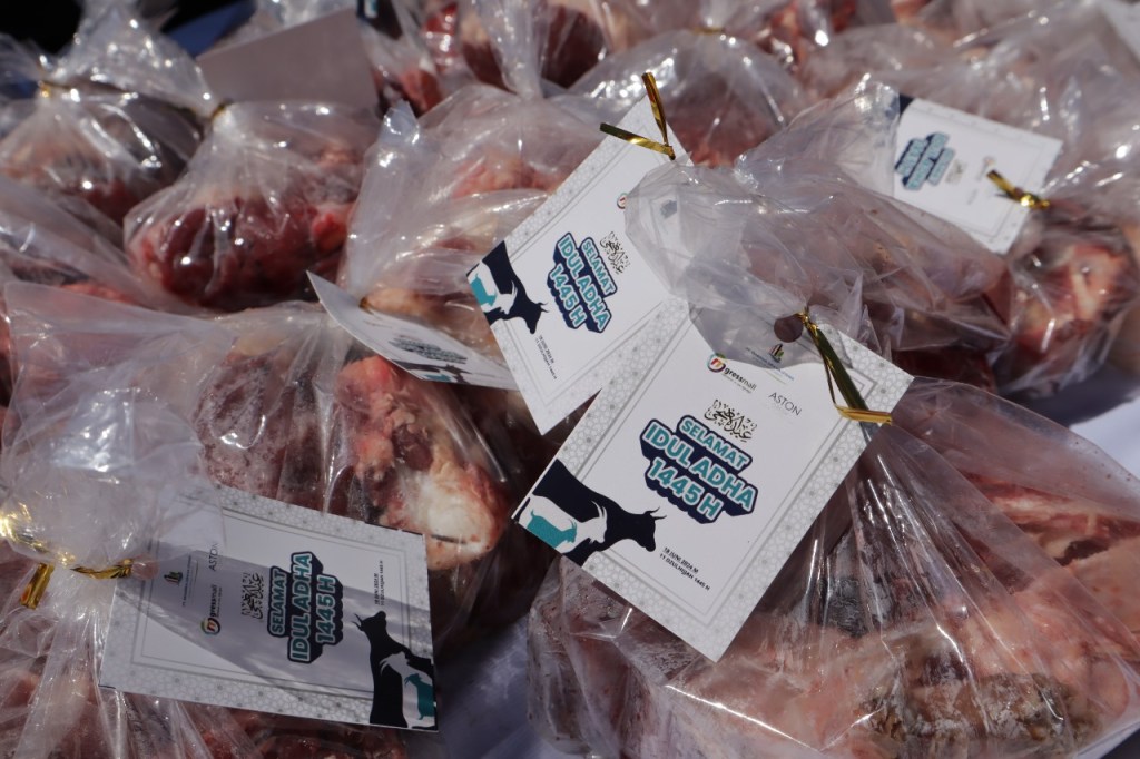 Gressmall Sembelih & Bagikan Daging Kurban Pada Perayaan Idul Adha&nbsp;2024