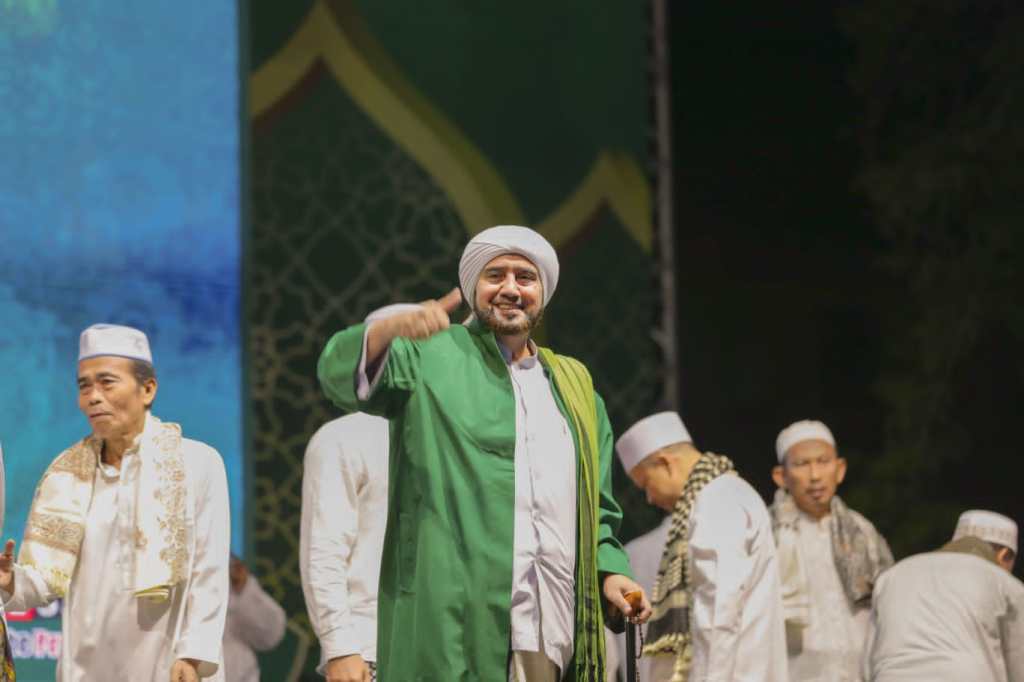 Gresik Bersholawat Hadir Menggetarkan Pulau Bawean