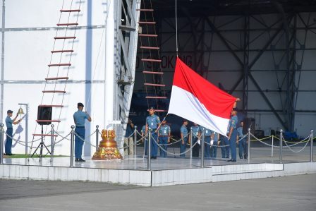 Bacakan Amanat Panglima TNI, Dankolat Penerbal Pimpin Upacara Bendera&nbsp;17-an